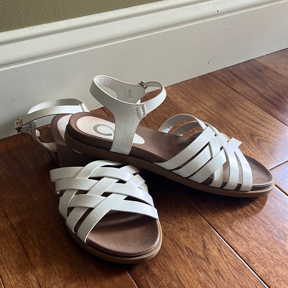 Sandals!  EUC white
